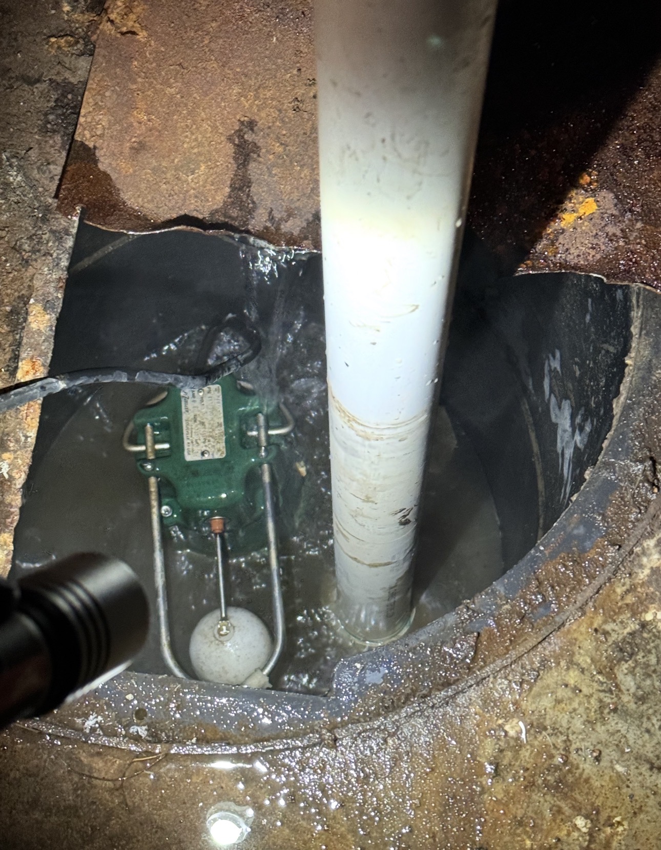 Sump pump replacement in a basement pit